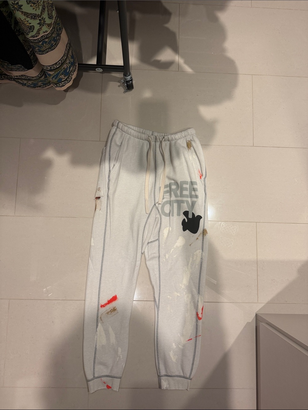 freecity Kids Off-White Paint-Splatter Joggers with Logo